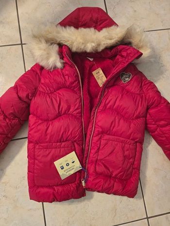 Neuve (non portée) 🏷🤩🤩🩷🩷👌superbe doudoune chaude et déperlante 12 ANS  fille  (ferme)🤩🤩🩷