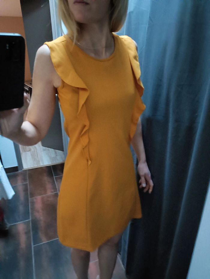 Jolie robe moutarde 36/38 - photo numéro 7