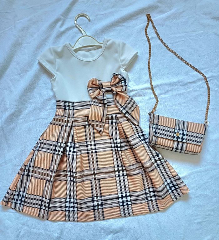 Robe et sac taille 4 ans Neuf