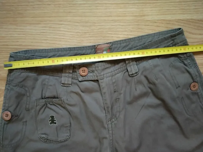 Pantalon gris. Femme. Lulu castagnette 
Taille 40 - photo numéro 15
