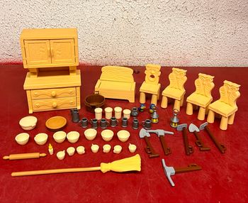 Meubles et vaisselles de la maison des 7 nains