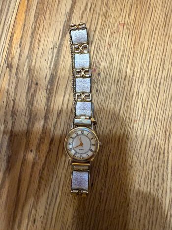 Montre bracelet style nacre rose