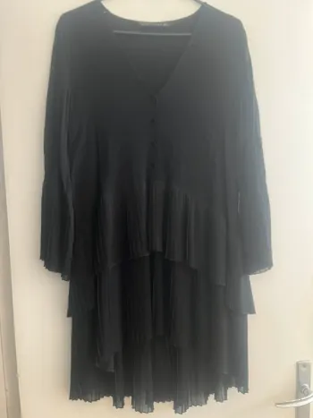 Robe Zara à volants - Neuve - taille M  🖤