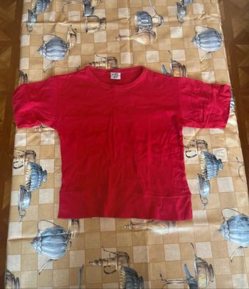 Tee shirt court