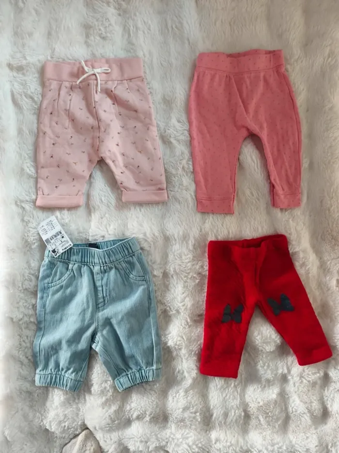 👶 Lot pantalons bébé – 1 mois – Kiabi & Disney - photo numéro 10