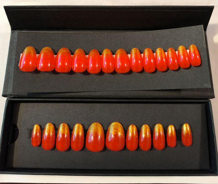 Press on nails rouge et or