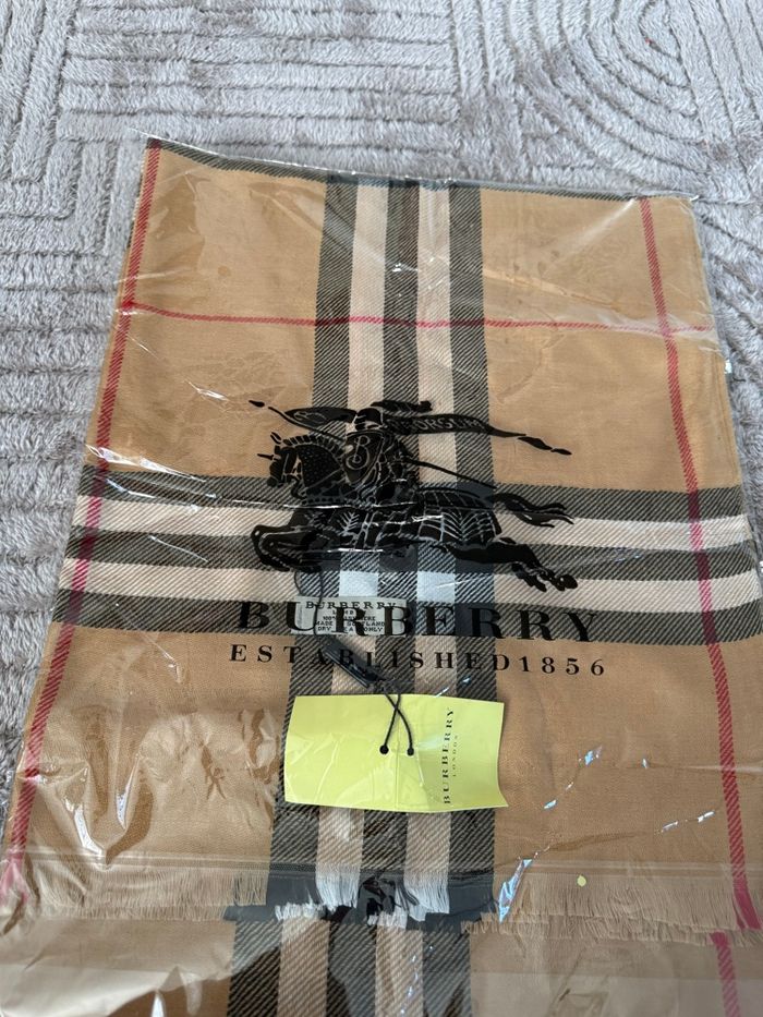 Echarpe femme burberry cachemire - photo numéro 2