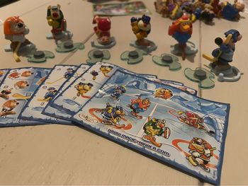 Série Complète 6 Figurines Kinder hockey sur Glace (2008) + BPZ très Bon État