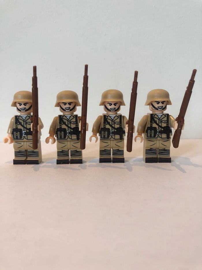 Figurine type lego 4 soldats allemands Afrika Korps 2ème guerre mondiale. Soldats