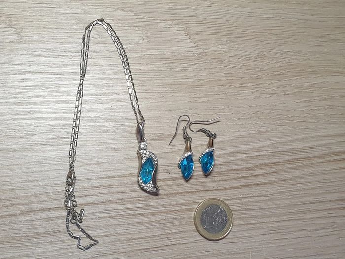 Magnifique parure en inox neuve vintage