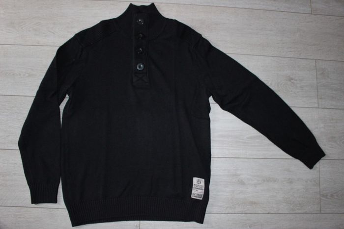 Pull noir col montant avec boutons pour homme