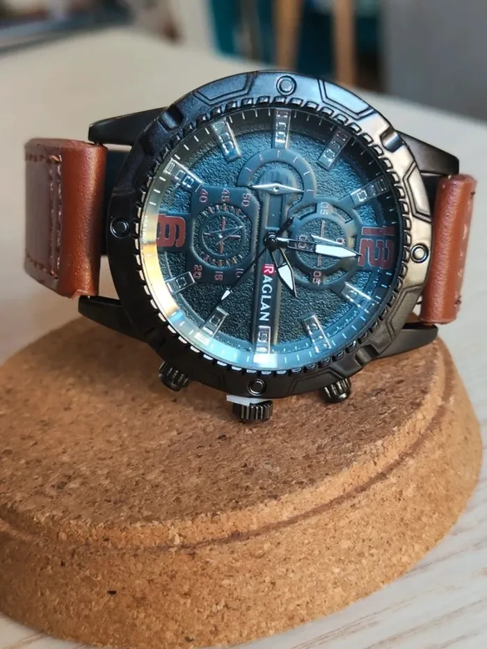 Montre marron noire, style mécatronique - photo numéro 2