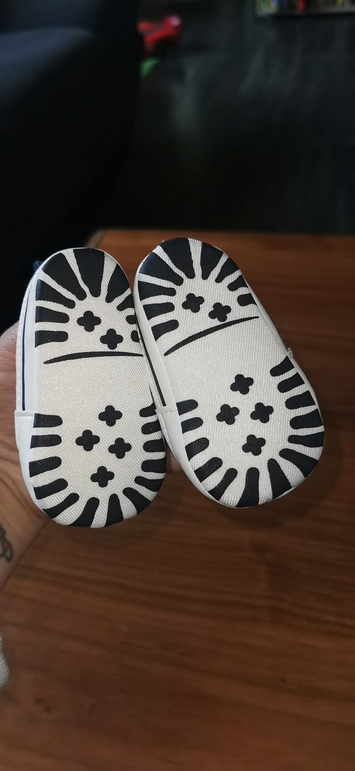 Converses bébé kiabi 3 mois neuves - photo numéro 4