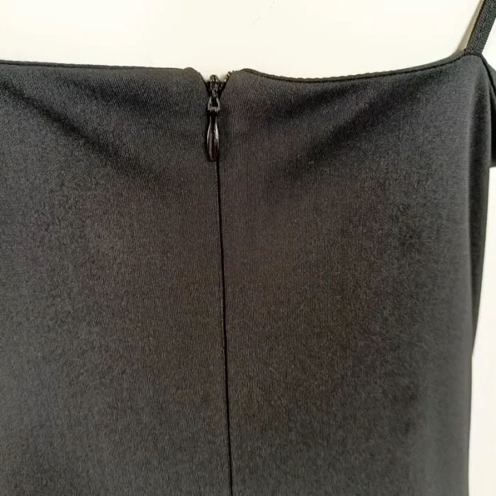 Robe noire fluide à fines bretelles - Décolleté cœur & dentelle fleurs taille M estimée A666 - photo numéro 12