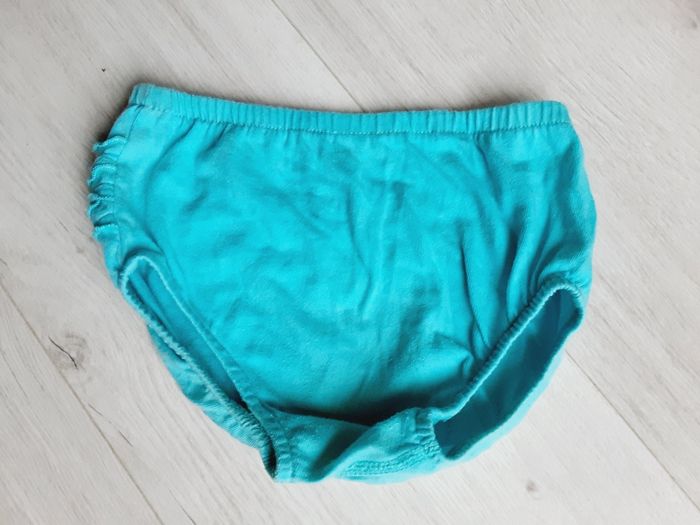 Vêtement bébé fille short culotte bleue 9 mois
