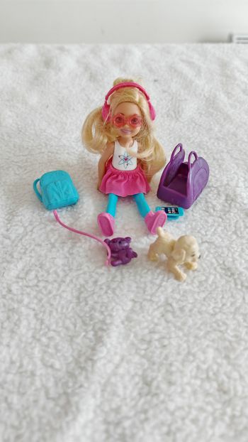Barbie Chelsea voyage avec son chien