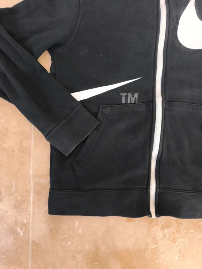 Sweat capuche zippé garçon noir et blanc L 147-153cm excellent état TradeMark 1972 swoosh - photo numéro 2