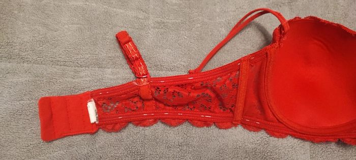 Soutien gorge rouge taille 95B - photo numéro 3