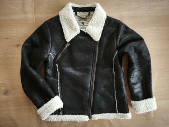 Veste cuir molletonné.