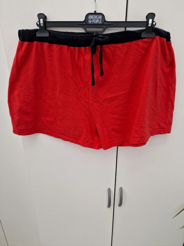 Short Leger Rouge Et Noir