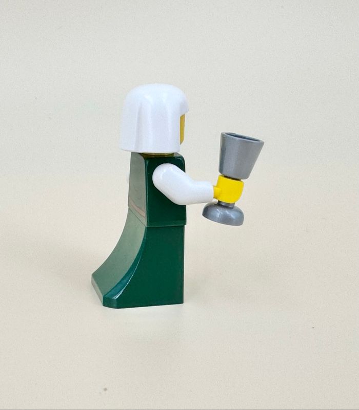 Lego Figurines Castle : Paysanne, visage double expression, au marché - NEUF - photo numéro 6