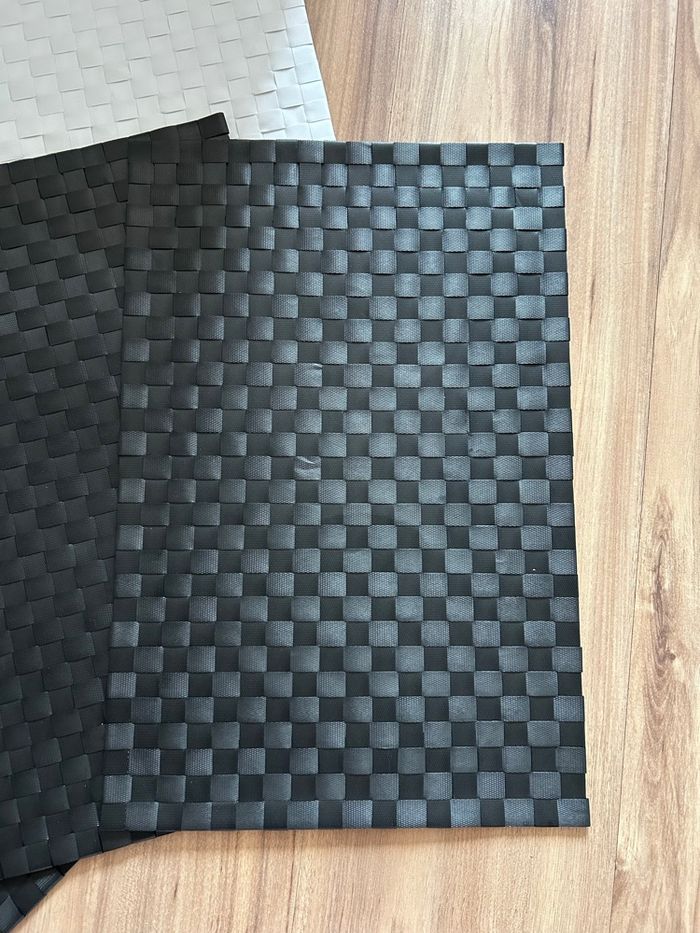 Lot de 8 dessous d’assiettes noirs et blancs - photo numéro 3