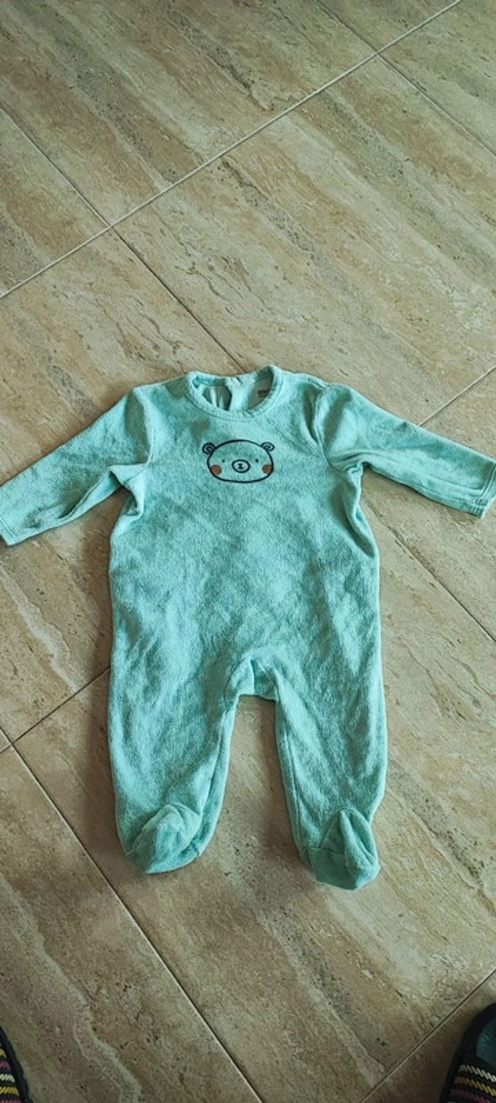 Lot 9 pyjamas en velours très bon état taille 3 mois - photo numéro 3