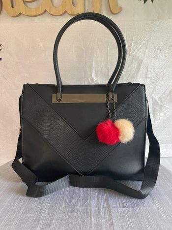 Joli sac noir, pompon