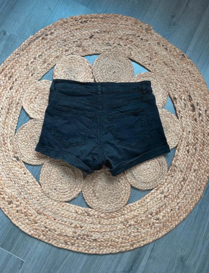 Short noir H&M taille 32 - photo numéro 2