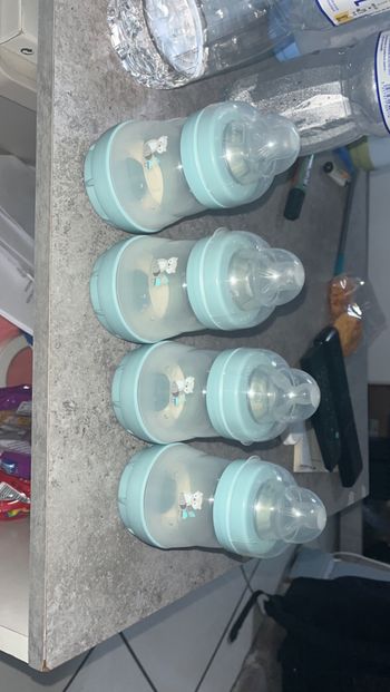 Petits biberons mam quasi neufs