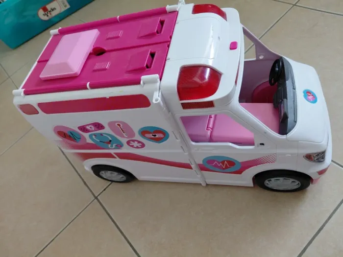 Ambulance barbie - photo numéro 3