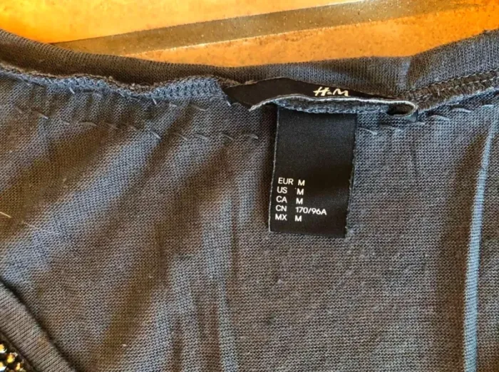 Tee  shirt  H&M  (M)  très bon état - photo numéro 4
