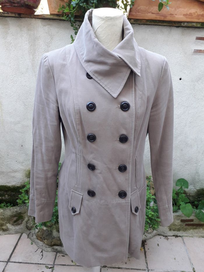 Manteau mi-saison beige très finement côtelé