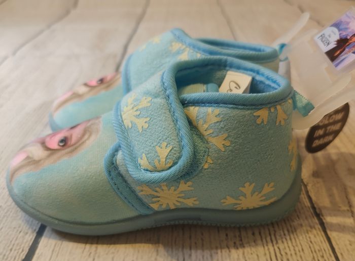 Reine des Neiges pantoufle enfant d'intérieur, brille dans la nuit - photo numéro 4