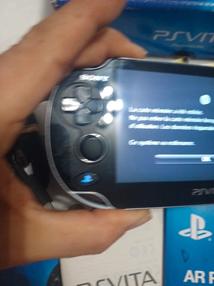 PS Vita Wi-Fi PCH-1004 en boite - photo numéro 3