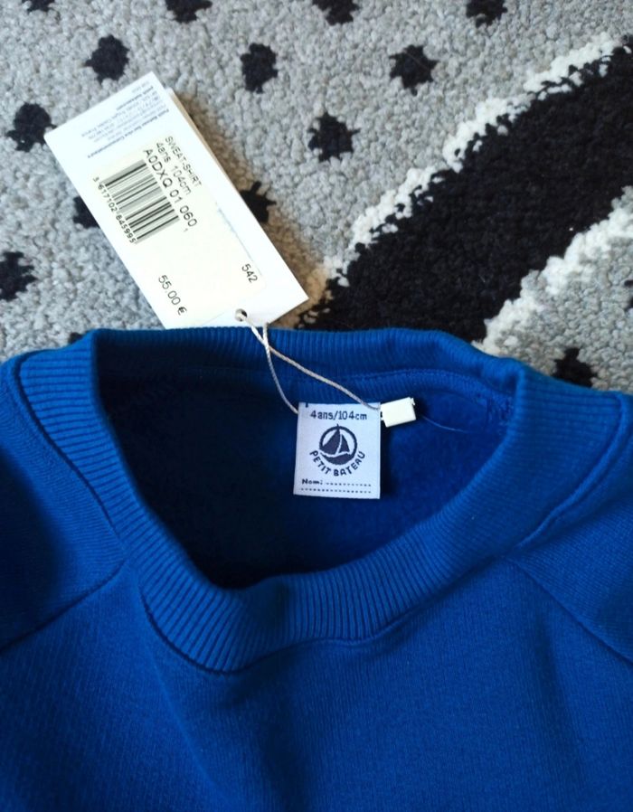 Sweat neuf - Taille 4 ans - photo numéro 2