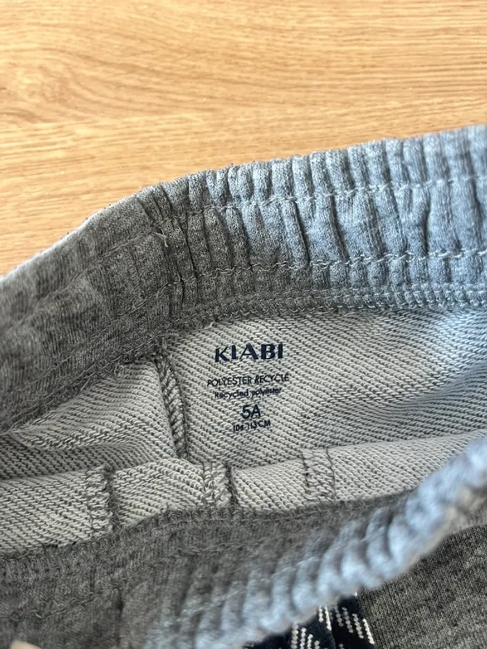 Short gris - photo numéro 3