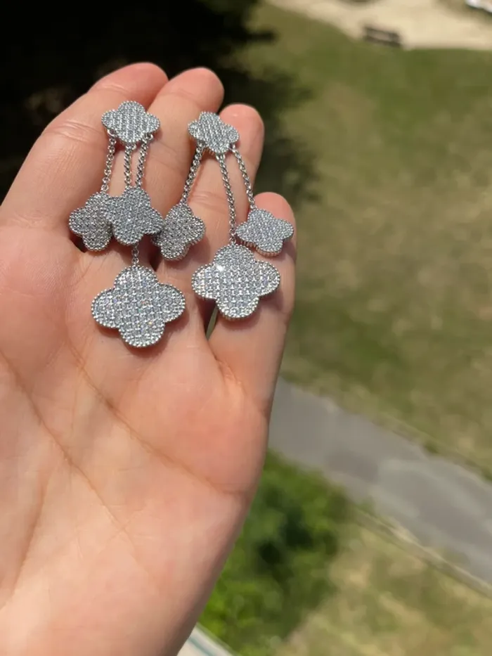 Boucles d’oreilles pendantes scintillantes trèfle à strass - photo numéro 8