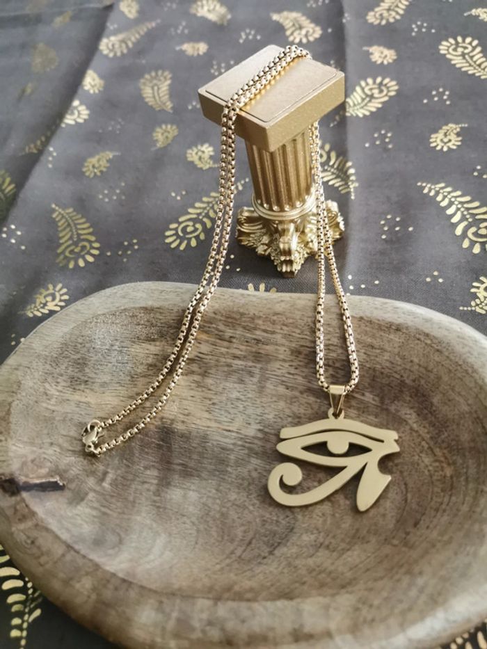 Collier et pendentif spirituel égyptien œil d horus