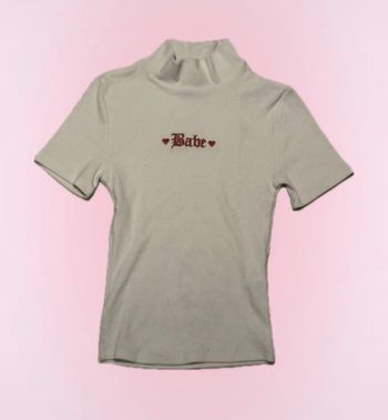 Top Haut “Babe” col montant – Y2K vibes – XXS