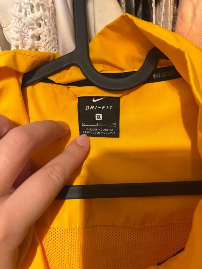 Veste Nike jaune - photo numéro 2