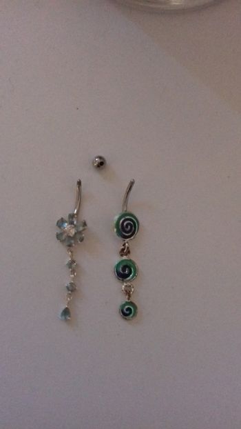 Lot de 2 piercing nombril.