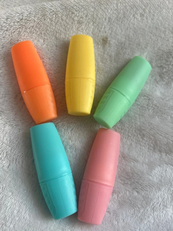 Surligner fluo / fournitures scolaires