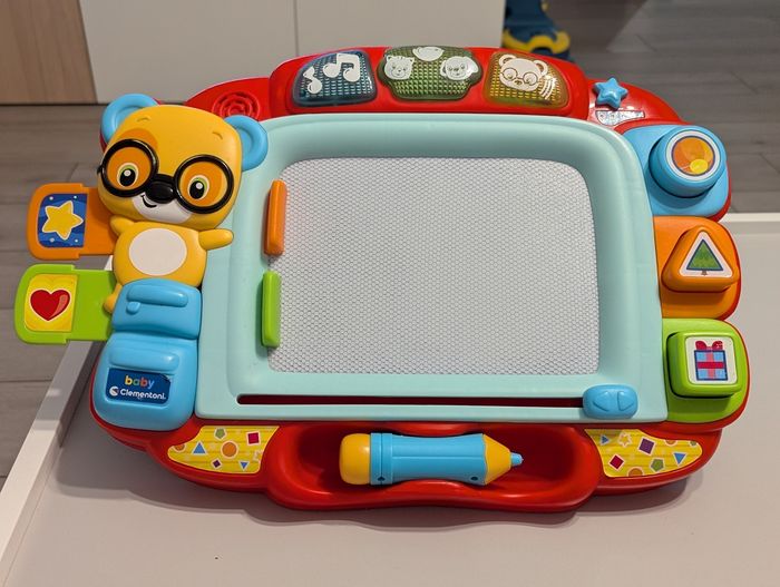 Le tableau de bébé interactif de Clementoni - photo numéro 2