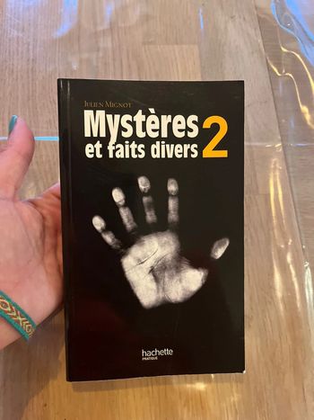 Livre mystères et faits divers 2