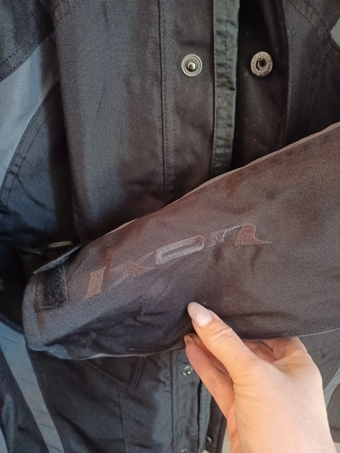 Veste de moto femme taille 38/40 ixon excellent état très peu porte - photo numéro 6