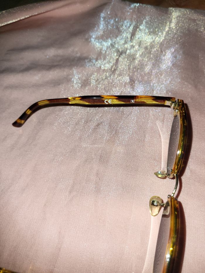 Lunette de soleil - photo numéro 4