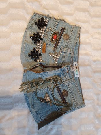 Ceinture en jeans avec breloques et strass