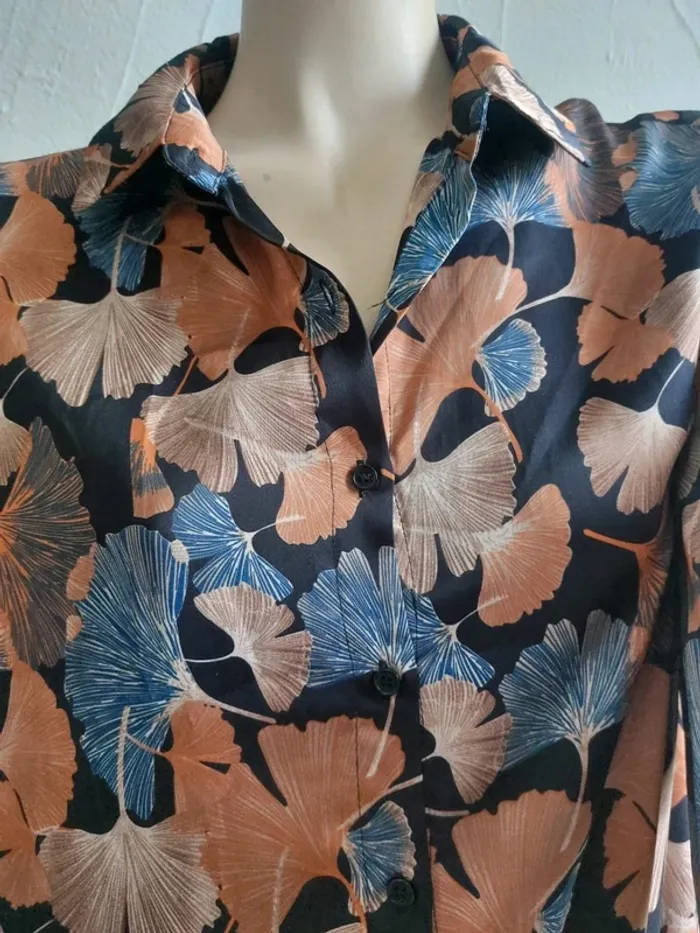 Longue chemise à motifs floraux élégante Taille L - photo numéro 4