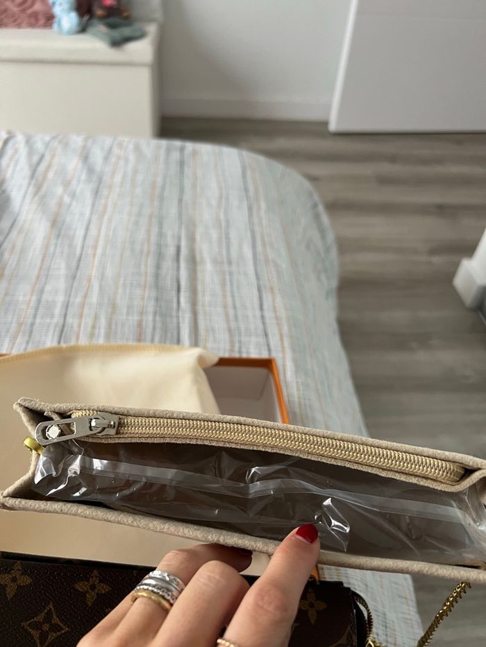 Pochette LV - photo numéro 2